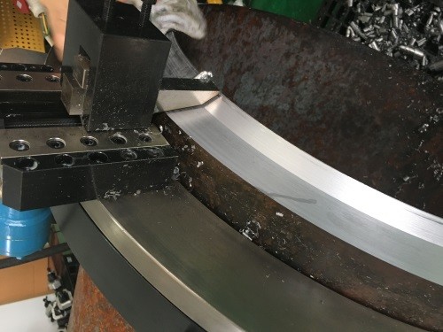 Машина легкого вырезывания автомата для резки трубы для жидкости под высоким давлением деятельности стального материального скашивая